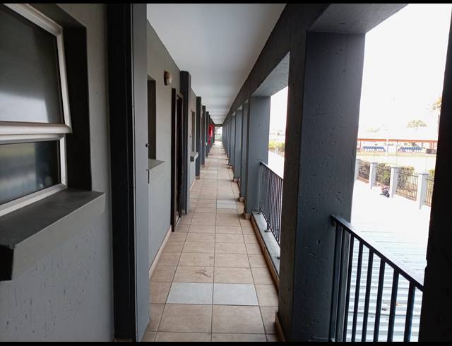 1 BEDROOM STUDIO APARTMENT FOR SALE IN TURFFONTEIN